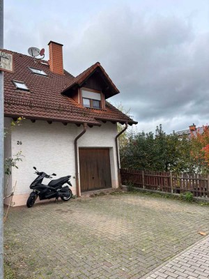 Modernisierte 4,5-Zimmer-Wohnung mit Balkon in Annweiler