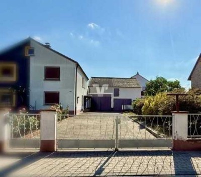 Vielfältige Möglichkeiten: Haus mit großem Grundstück und Scheunen!