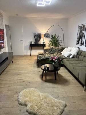 Schöne und großzügige 3 Zimmer Wohnung mit Garagenstellplatz direkt in Pulheim!