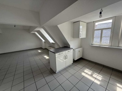 Außergewöhnliche 3 Zimmer Wohnung mit besonderen Flair in zentraler Lage.