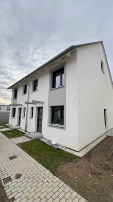 Erstbezug: Geschmackvolles 5-Zimmer-Haus in Rheinfelden (Baden) mit EBK