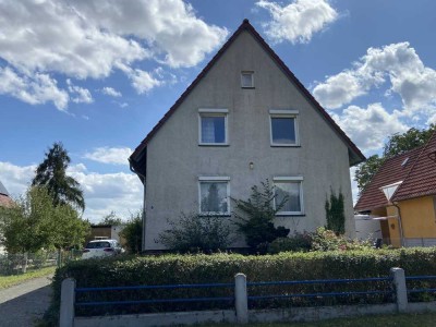 Mach was Gutes Neues draus! Geräumiges Wirtschaftswunderhaus, Doppelgarage, Werkstatt und Garten