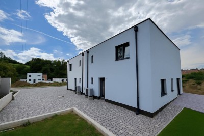 Neubau-Doppelhaus-Hälfte mit 4 Schlafzimmern!