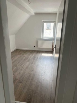 Anfragen nur per Mail! Gemütliche und renovierte  2 Zimmerwohnung mit Gemeinschaftsgarten