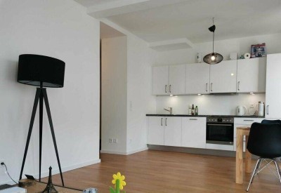 große Citywohnung mit Balkon