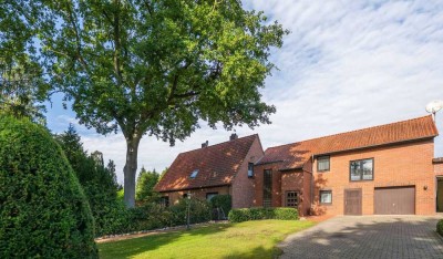 Vielseitiges Haus mit zwei Wohneinheiten und zusätzlichem großen Baugrundstück in Wagenfeld