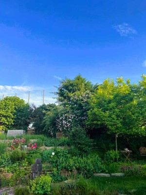 Platz für die ganze Familie: Modernisiertes Haus mit großem Garten & Einliegerwohnung in Bissingen!
