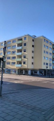 Vollständig renovierte 3,5-Raum-Wohnung mit Balkon und Einbauküche in Neu-Ulm