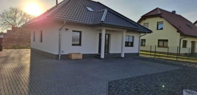 Kremmen: 10 Min S-Bhf, gepflegter, sonniger Bungalow, Baujahr. 2017, 4 Zi., ca. 130 m2