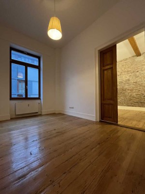 Sehr schöne 3 Zimmer-Stilaltbauwohnung mit Balkon in zentraler Lage
