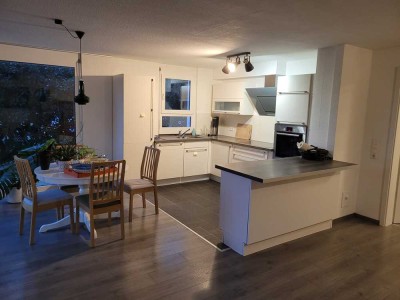 Exklusive 3-Zimmer-Wohnung mit Balkon und EBK in Leonberg