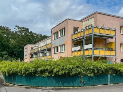 Helle Dachgeschosswohnung mit schönem Schnitt, Balkon und eigenem Pkw-Stellplatz