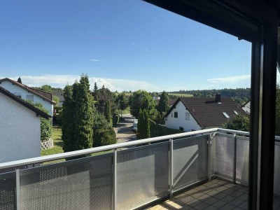 Stilvolle, gepflegte 3-Zimmer-Dachgeschosswohnung mit geh. Innenausstattung mit Balkon und EBK