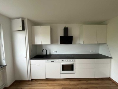 Geschmackvolle, vollst. renovierte 3-Zimmer-Wohnung mit geh. Innenausstattung mit EBK