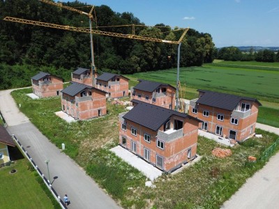 Extrem Förderung 1,5% Fixzins / 20 J. Doppelhaus 128 m² zum Selbstausbau 1A Lage Zeisigweg / Attnang-Puchheim