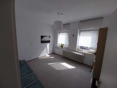 Freundliche 3-Zimmer-EG-Wohnung mit Einbauküche in Solingen