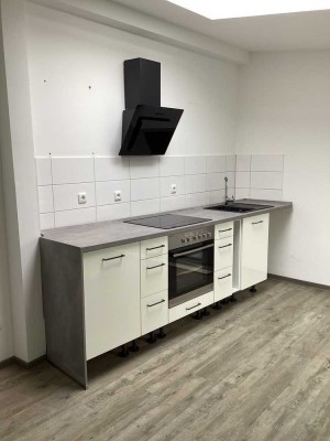 Wunderschöne Dachgeschoss-Wohnung mit mietereigener Einbauküche!