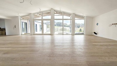 ERSTBEZUG: exklusiv, mondän, zentrale Ruhelage, Pool, Garten, Carports