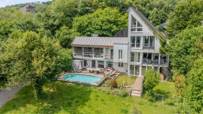 Sonniges Haus mit Außenpool und Einliegerwohnung, Garage und Pferdekoppel mit Pferdestall