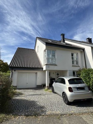 ✨ Elegantes Einfamilienhaus in Düsseldorf-Kaiserswerth – 8 Zimmer, Garten, Terrasse & Garage ✨