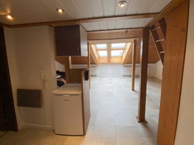 Außergewöhnliche 1,5 Zimmer DG Wohnung in Dettingen