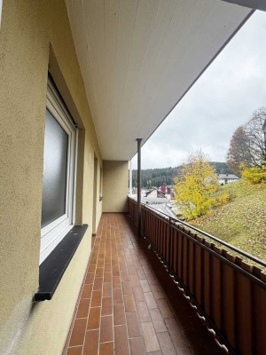 Gemütliche 2-Zimmer-Wohnung mit Balkon und Tageslichtbad im 1. Obergeschoss von Furtwangen!