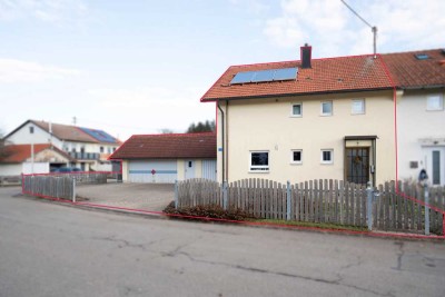 Renovierte Doppelhaushälfte in familienfreundlicher Lage von Lauben für Kapitalanleger