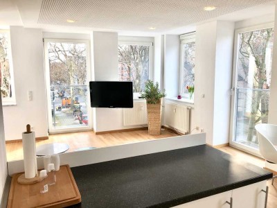 Lichtdurchflutete 2-Zimmer-Wohnung in zentraler Lage – barrierefrei mit Blick ins Grüne