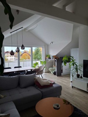 Neuwertige 1-Zimmer-Wohnung mit Balkon und Einbauküche in Hohenfurch