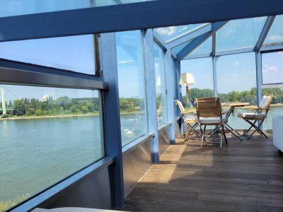 Großzügige Penthouse-Wohnung mit Wintergarten - erste Reihe Rheinufer
