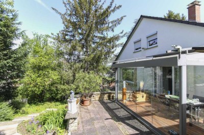 Panoramausblick: Wunderschönes Einfamilienhaus mit Einliegerwohnung in bester Lage in ES-Zollberg