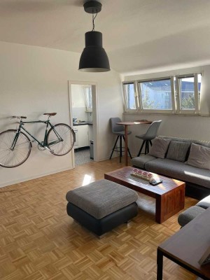 Lank, helle 2-Zimmer-DG-Whg mit EBK