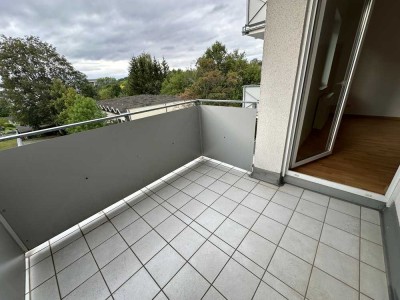 Wohnen in Uni-Nähe !!! 1.OG - Bad mit Dusche + Balkon !