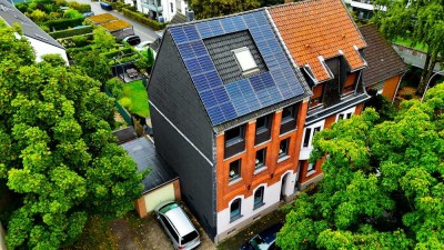 Großzügiges Familienhaus in Krefeld-Hüls – Modernisierung, Effizienz & viel Platz auf drei Etagen