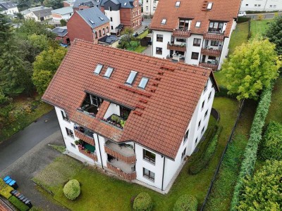 Kapitalanlage: Vermietete 3-Raum-Wohnung mit Balkon und Blick auf Lengenfeld!
