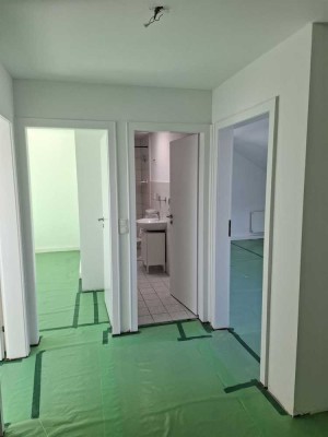 Schöne 3,5-Zimmer-Dachgeschosswohnung mit Balkon in Duisburg