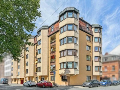 Renovierungsbedürftige 1-Zimmer-Wohnung mit Dachbodenabteil zentral gelegen in der Fürther Südstadt