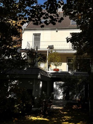 Modernisiertes Einfamilienhaus (Endhaus) mit 8 Zimmern in Düren