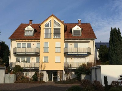 Geschmackvolle, gepflegte 3-Zimmer-Erdgeschosswohnung mit geh. Innenausstattung mit Balkon und EBK