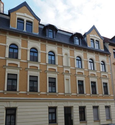 liebevoll neu und modern instandgesetzte Erdgeschoss-Wohnung mit Balkon , Dusche und Fußbodenheizung