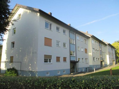 Geräumige, helle 3-Zimmer-Wohnung mit Balkon und Garagenbox in der Tiefgarage