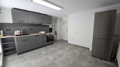 Sanierte 3-Zimmer-EG-Wohnung mit Terrasse und Kachel-Ofen in Sontheim