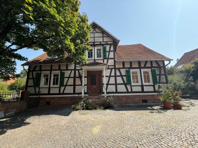 **Charmantes, denkmalgeschütztes Einfamilienhaus im Ortskern von Meerholz**