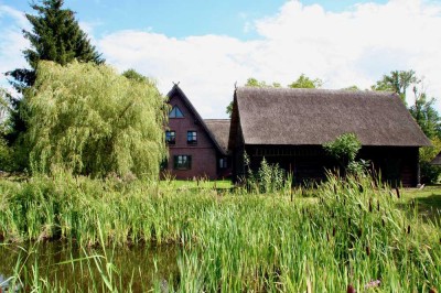 Mitten im Spreewald! 3-Seiten-Hof in Alleinlage mit Reetdach direkt am großen Fließ zu verkaufen