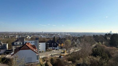 4 Zimmer Maisonette Wohnung mit Gartennutzung und Panoramablick in gepflegten 3 Familienhaus