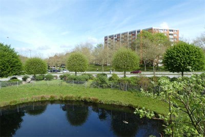 Kiel-Südfriedhof: Renovierungsbedürftige 2-Zimmer-Wohnung im 8.OG mit Balkon + herrlichem Weitblick