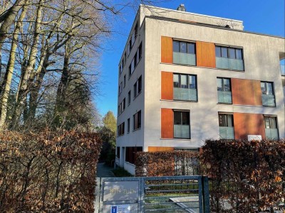 Exklusive Lage am Tierpark – Blick auf das Bärengehege in sonniger 3-Zimmer-Wohnung, Südbalkon