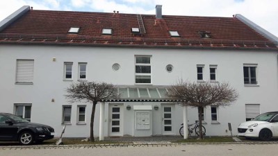 Stilvolle, gepflegte 1,5-Zimmer-EG+UG-Wohnung mit Hobbyraum, Einbauküche und Garten in Geretsried