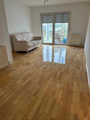 2-Zimmer Erdgeschosswohnung mit Terrasse und  Stellplatz in Eschborn