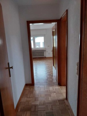 Renoviertes, sehr helles 1 Zimmer Apartement mit Einbauküche, Einbau Kleiderschrank und Duschbad